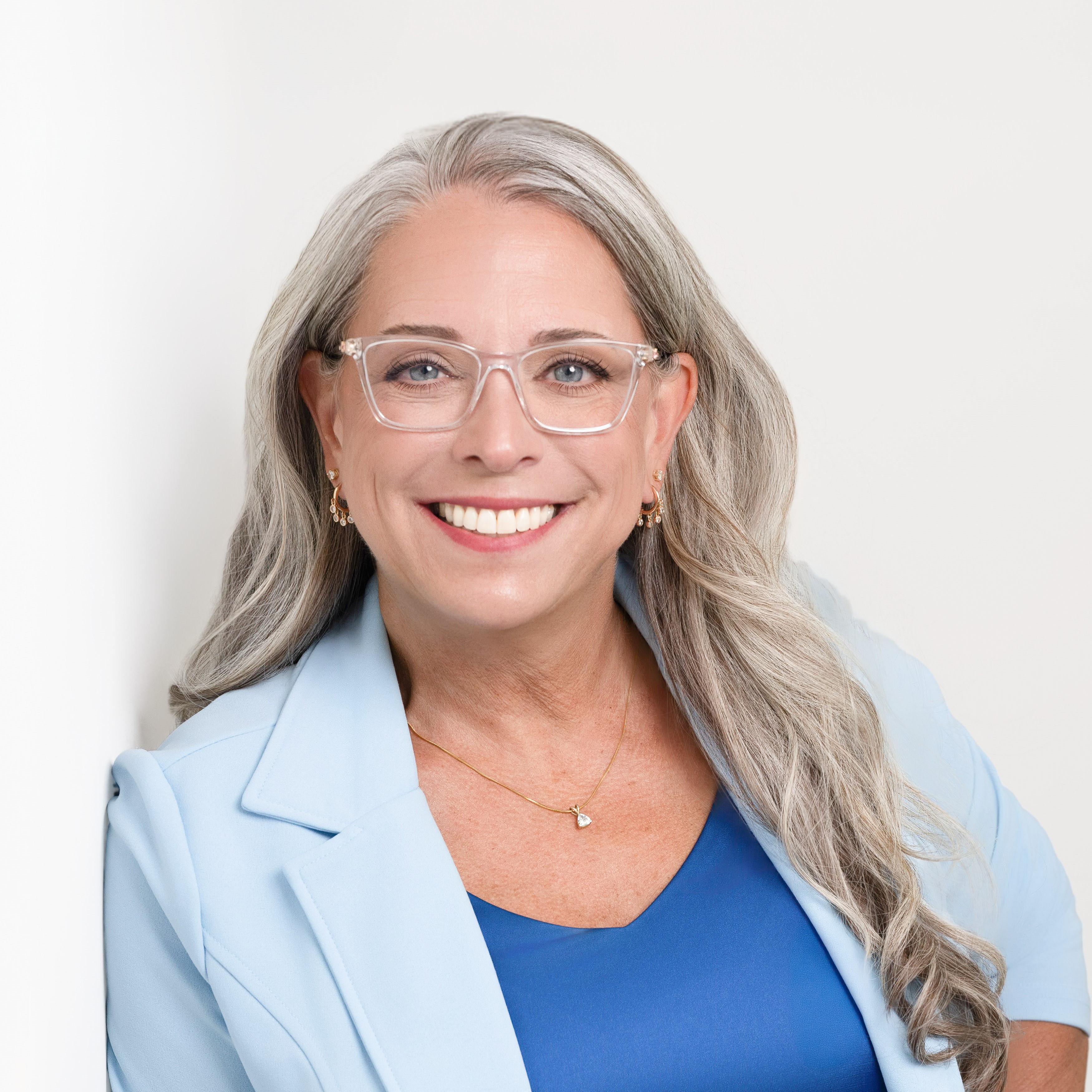 Linda Grizely Headshot